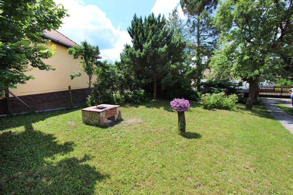 Lugas Vendégház Felsőtold Exterior foto