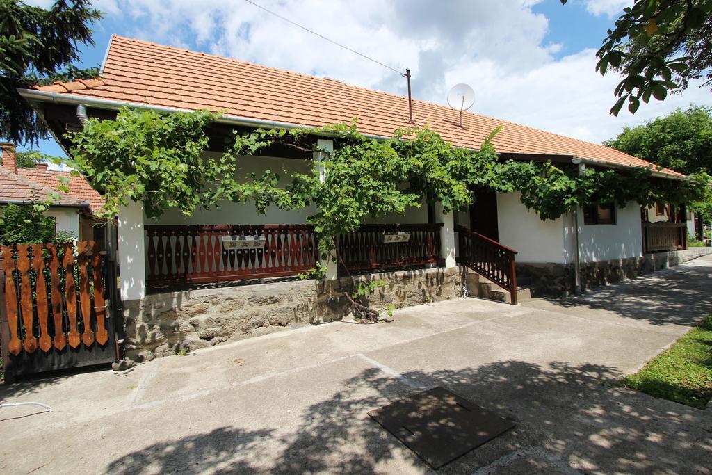 Lugas Vendégház Felsőtold Exterior foto
